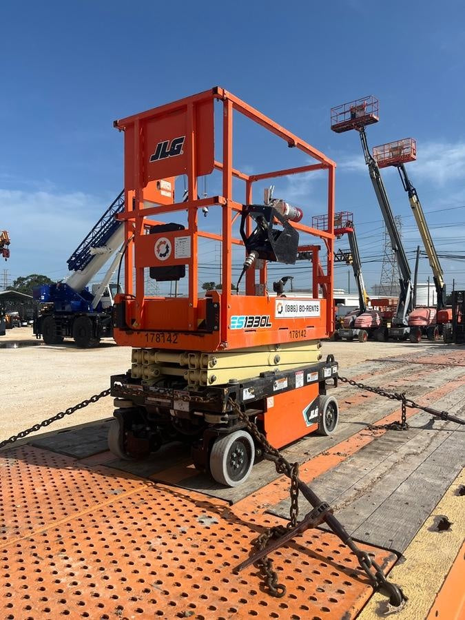 2021 JLG ES1330L