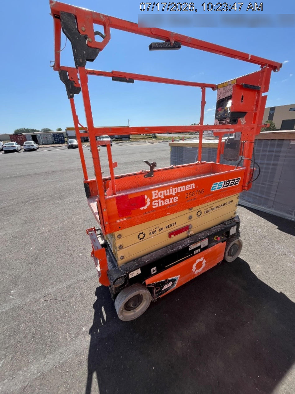 2022 JLG ES1932