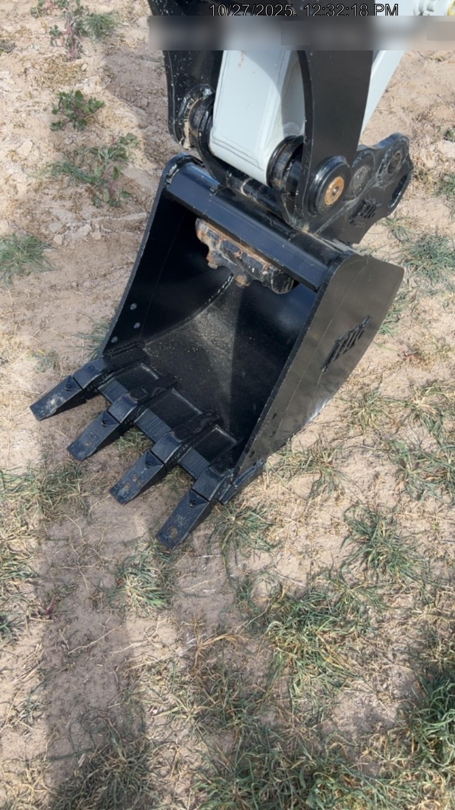 2025 TAKEUCHI 18" HD Bucket - Takeuchi