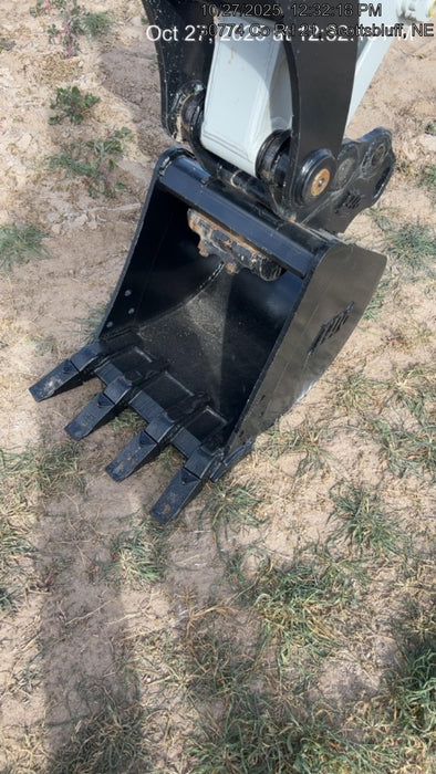 2025 TAKEUCHI 18" HD Bucket - Takeuchi