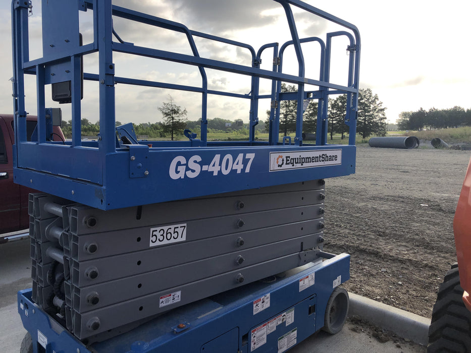2019 Genie GS-4047 Folding rails with half height swing gate
