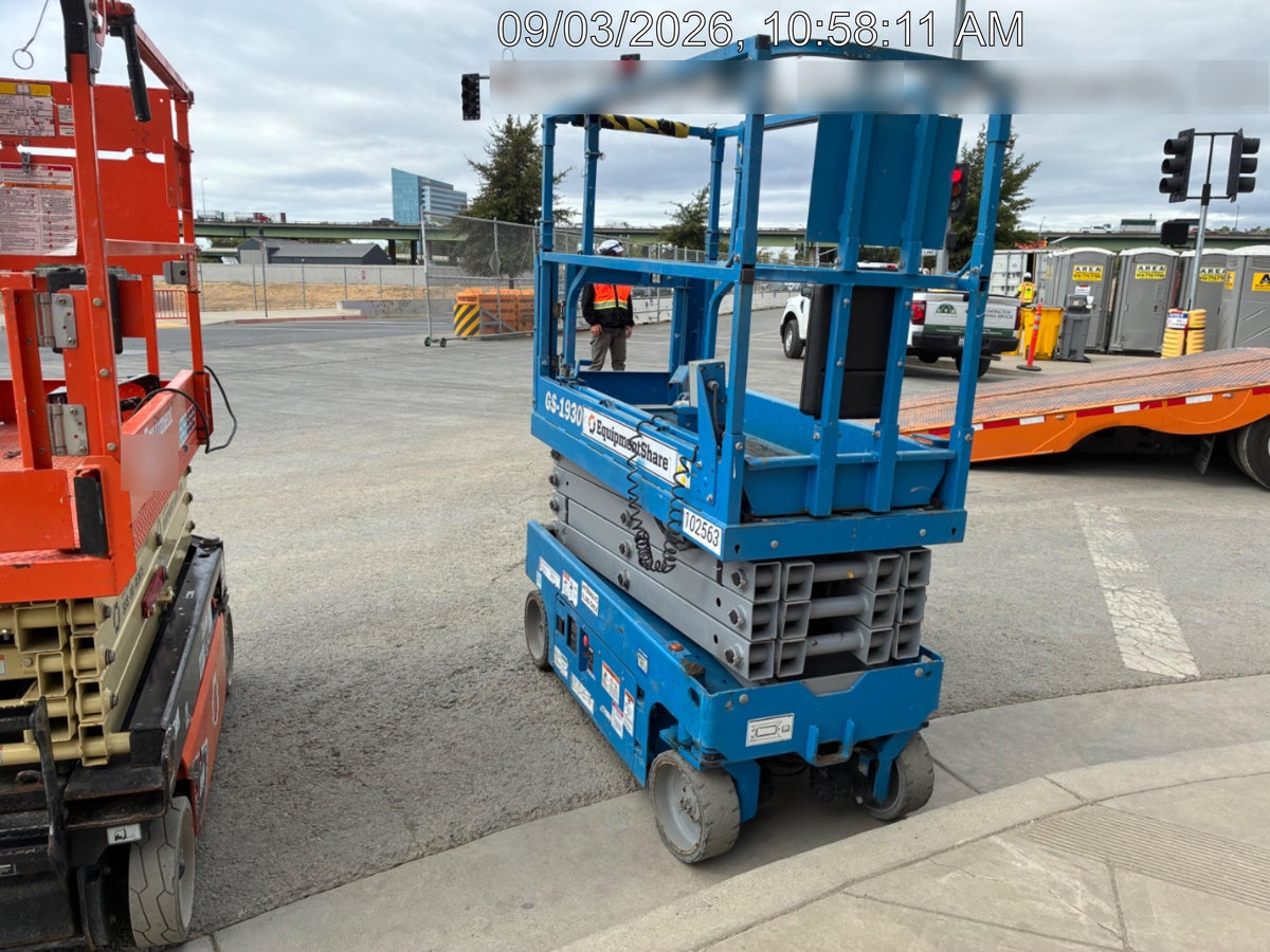 2020 Genie GS-1930 Solid Non Marking Tires, Beacon, Folding rails with half height swing gate, 800W Inverter