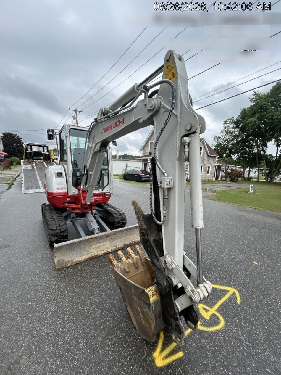 2025 TAKEUCHI TB235-2CR
