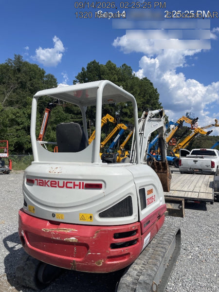 2022 TAKEUCHI TB235-2R