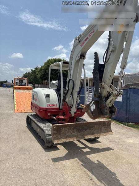2025 TAKEUCHI TB250-2R
