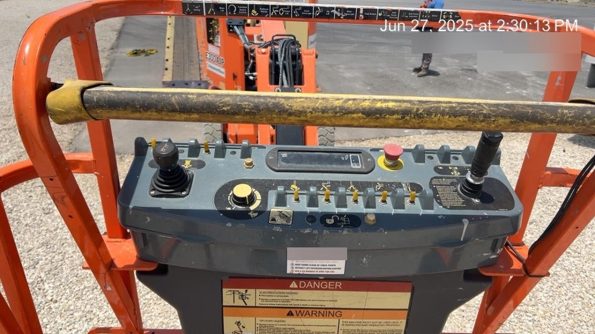 2019 JLG E300AJP