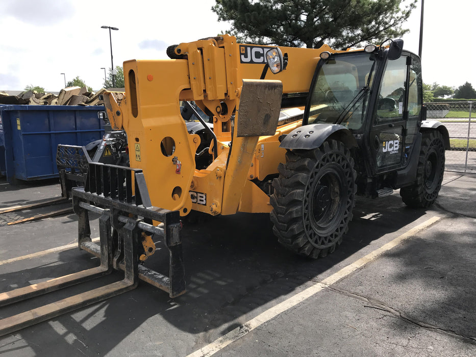 2019 JCB 512-56 Enclosed Cab, 74 HP, Solid Tires, Worklights, Beacon, Aux Hydraulics, Lifting Eye 60" Carriage/60" Forks