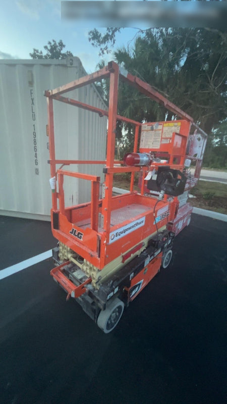 2021 JLG ES1330L