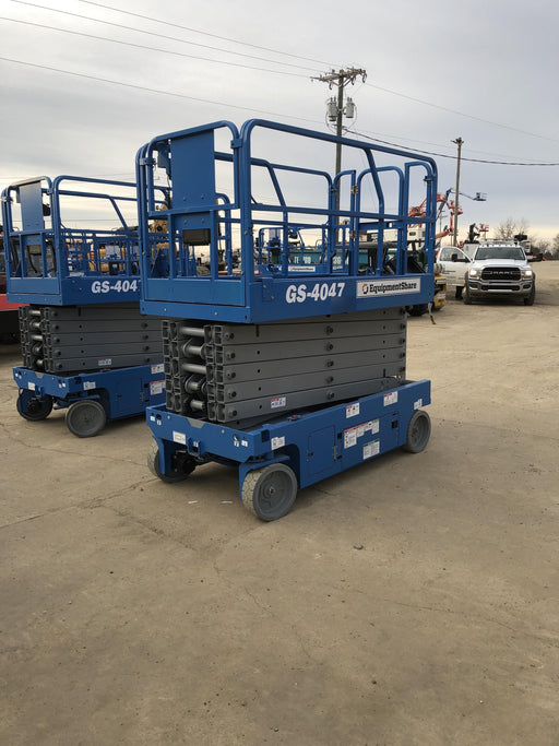 2019 Genie GS-4047 Folding rails with half height swing gate