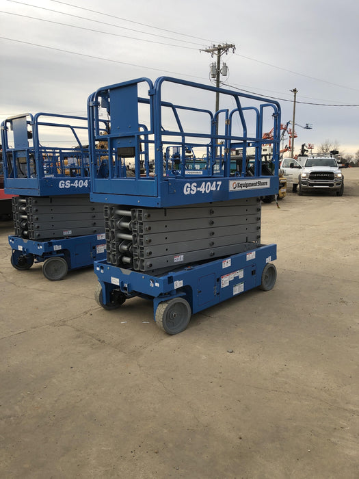 2019 Genie GS-4047 Folding rails with half height swing gate