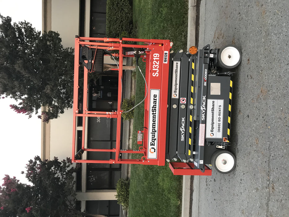 2020 Skyjack SJIII-3219 Solid NM Tires, Half height spring hinged entry gate, Dual Beacons, 800W Inverter