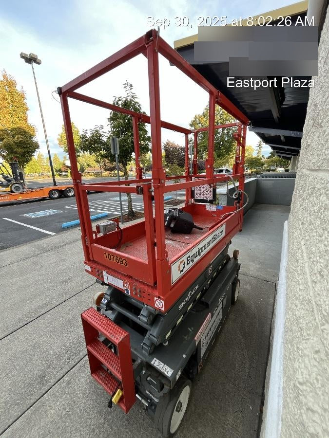 2020 Skyjack SJIII-3219 Solid NM Tires, Half height spring hinged entry gate, Dual Beacons, 800W Inverter