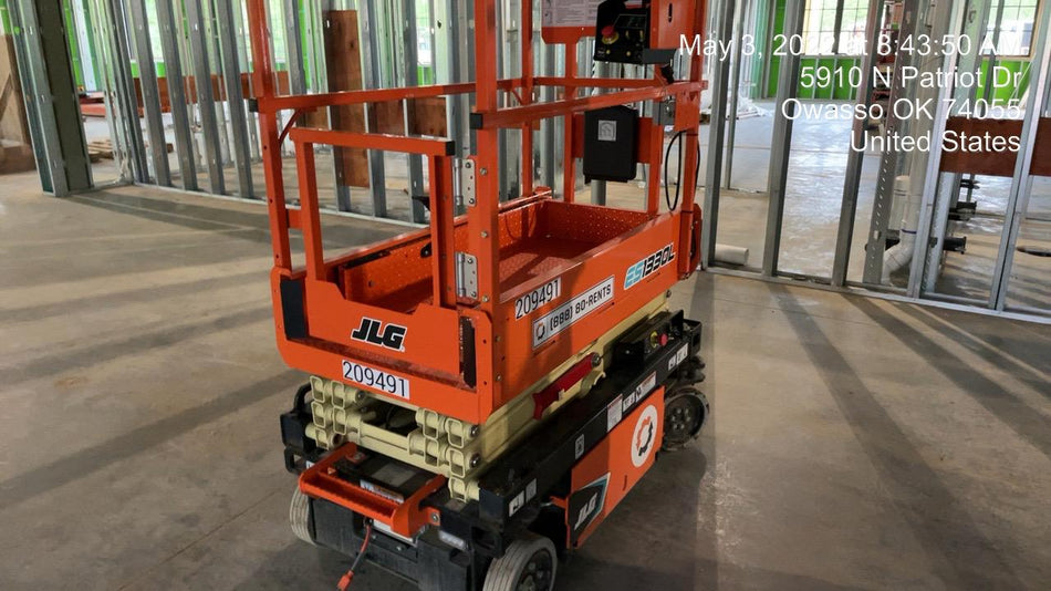 2022 JLG ES1330L