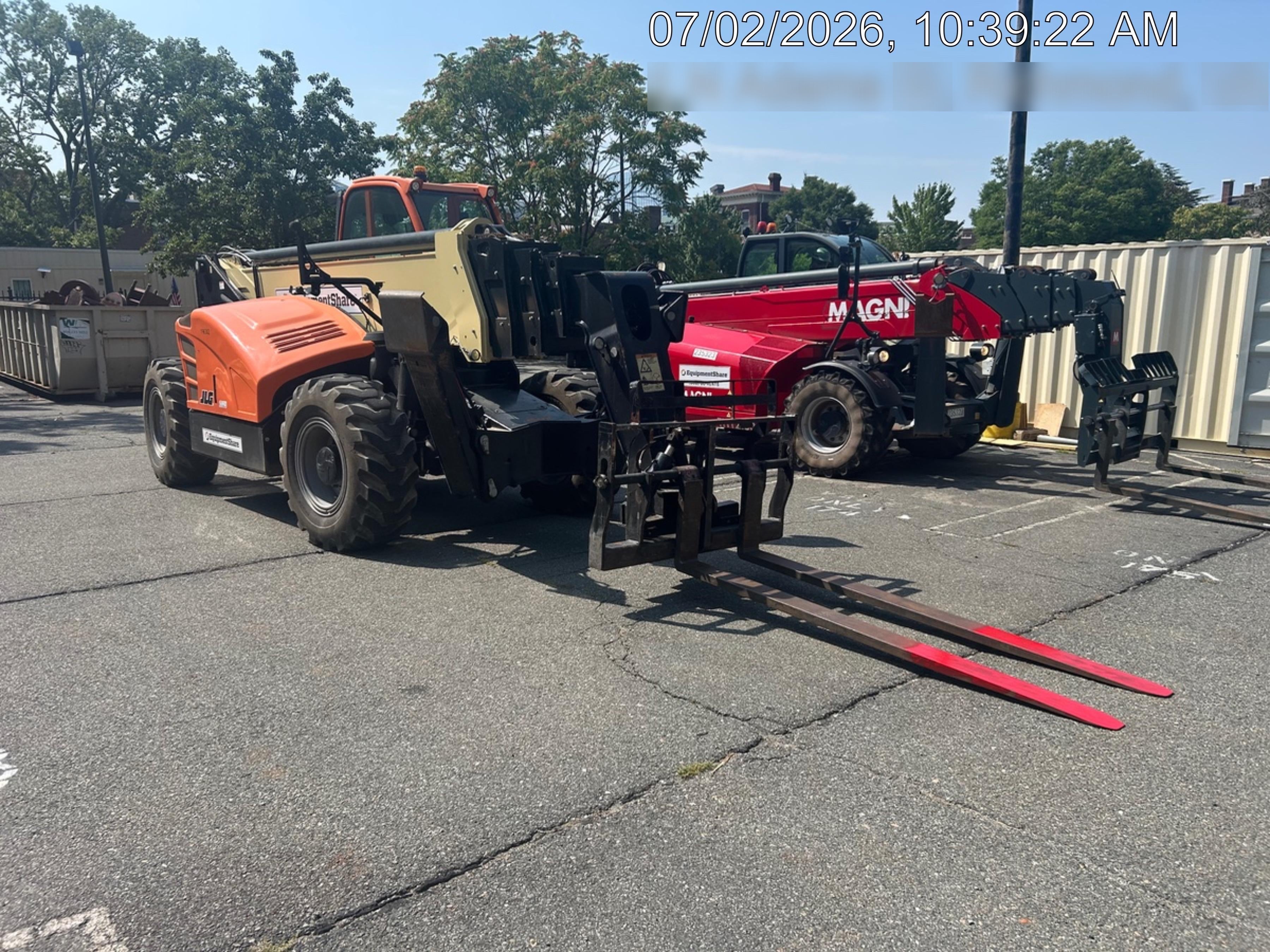 2021 JLG 1075