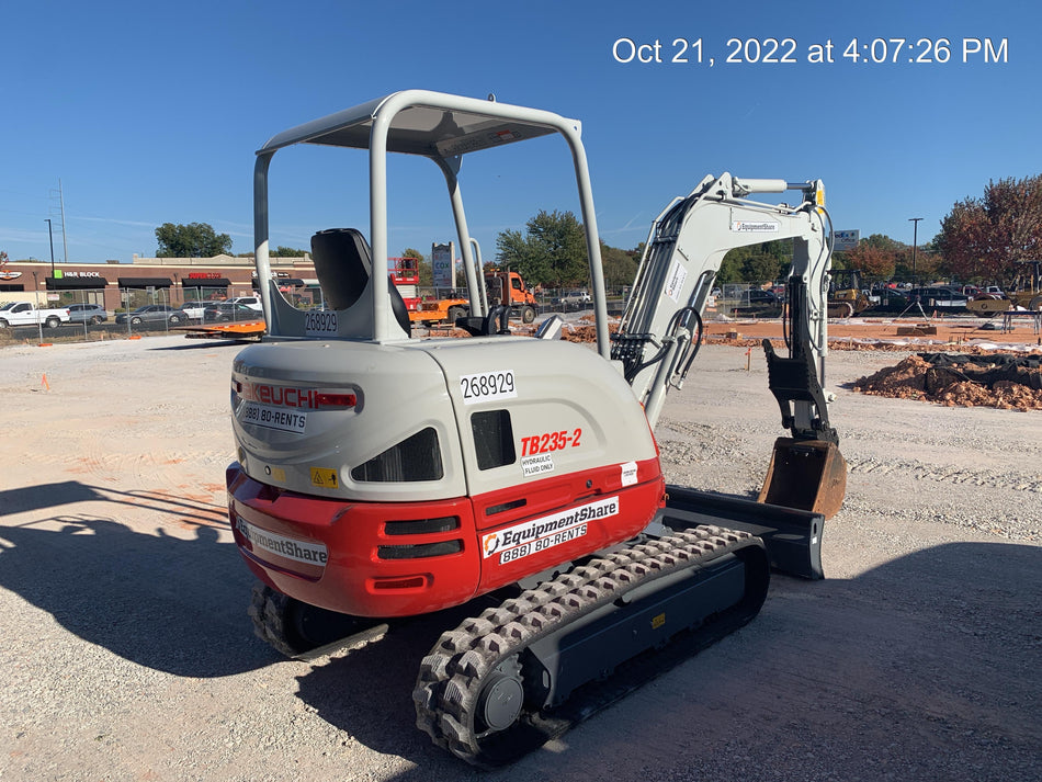 2022 TAKEUCHI TB235-2R