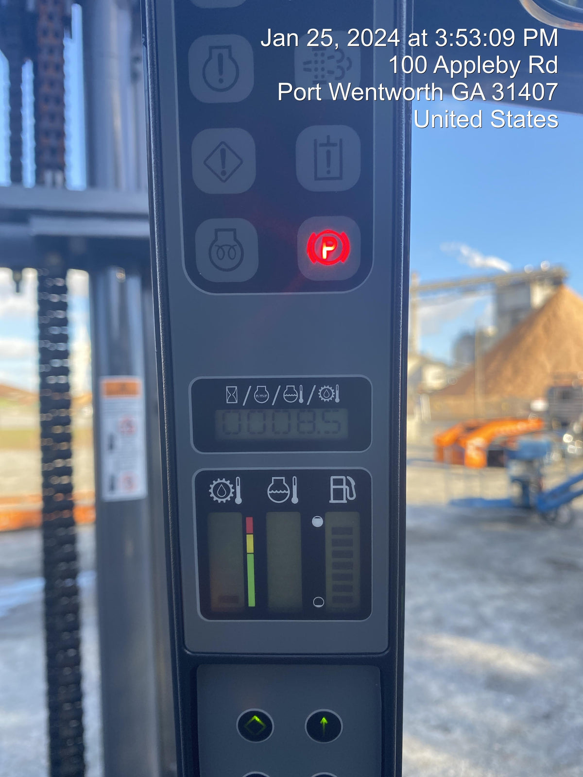2023 CASE 588H