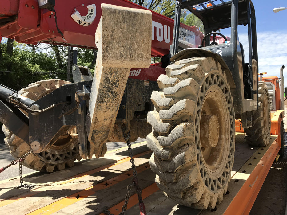 2018 Manitou MTA10055 Manitou MTA 10055 w/Cab/Heat/AC, Work Lights/Strobe, Aux Hyd, Solid Tires, Lift Hook, 66" Carriage, 60" Forks