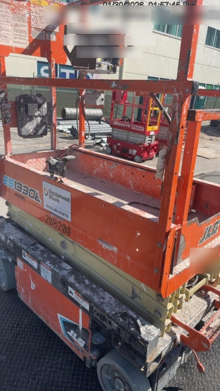 2022 JLG ES1330L