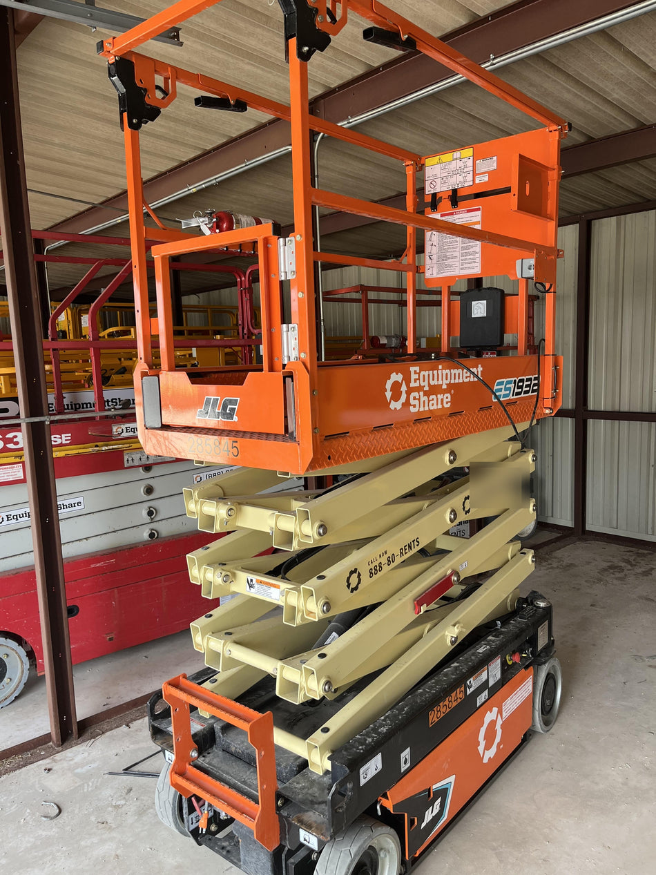 2022 JLG ES1932