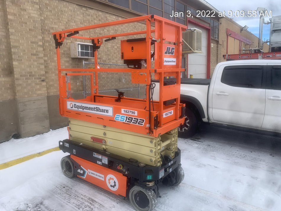 2021 JLG ES1932