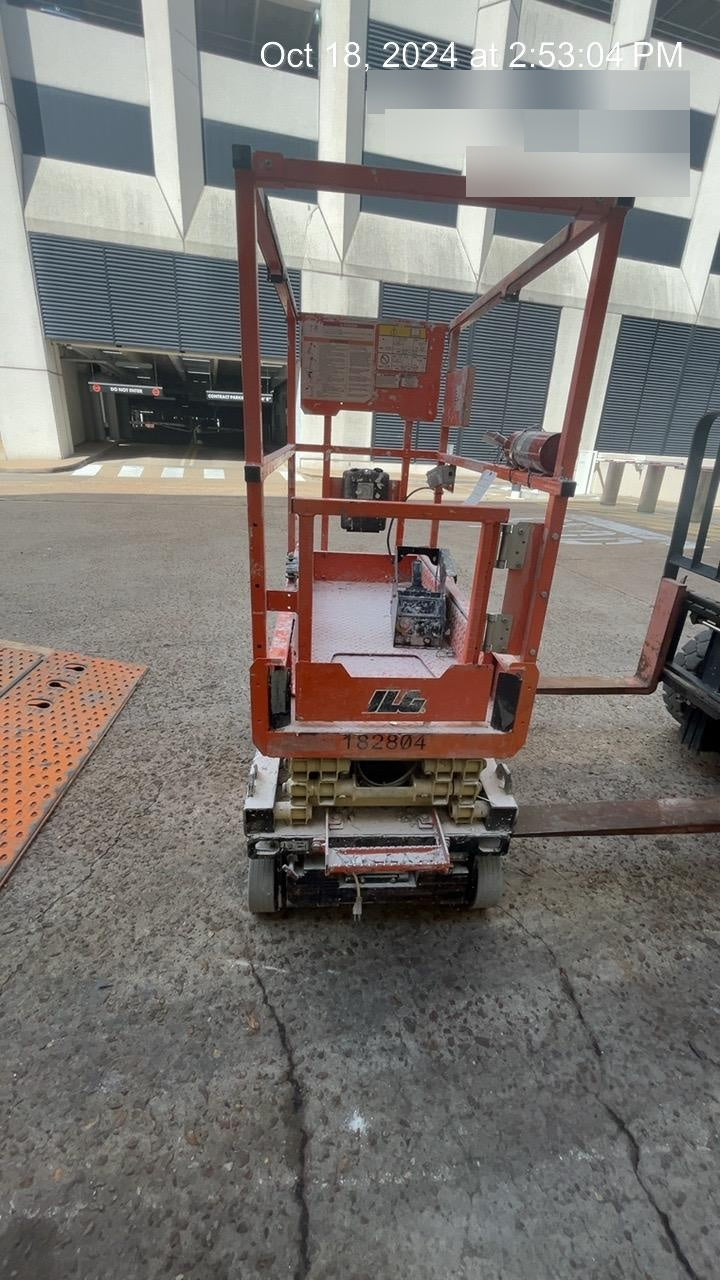 2021 JLG ES1330L