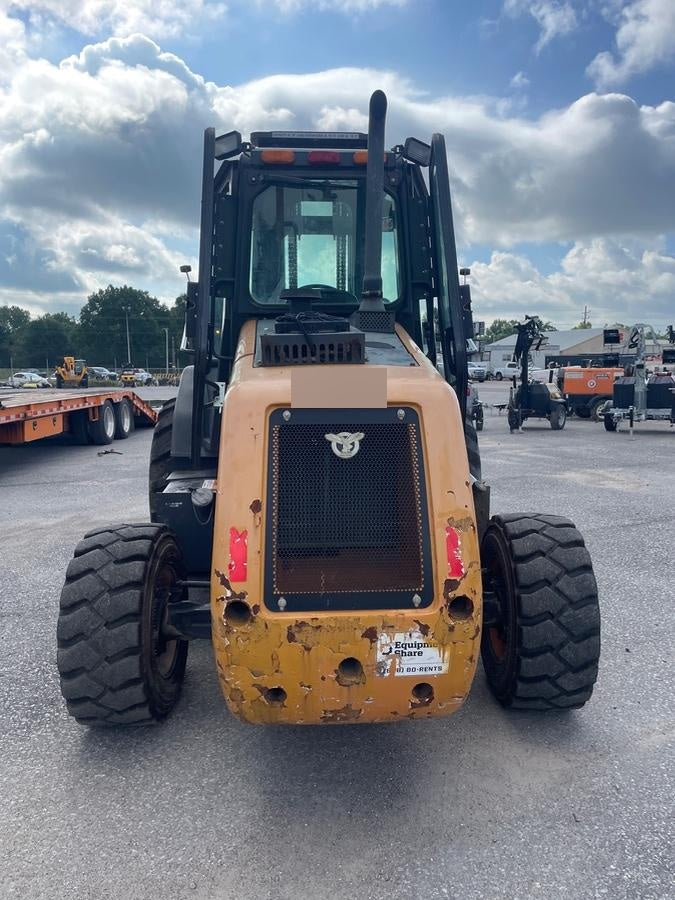 2019 CASE 588H