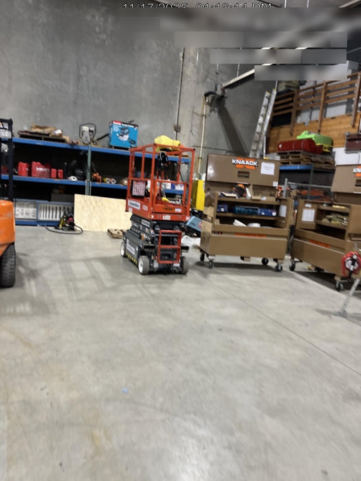 2020 Skyjack SJIII-3219 Solid NM Tires, Half height spring hinged entry gate, Dual Beacons, 800W Inverter