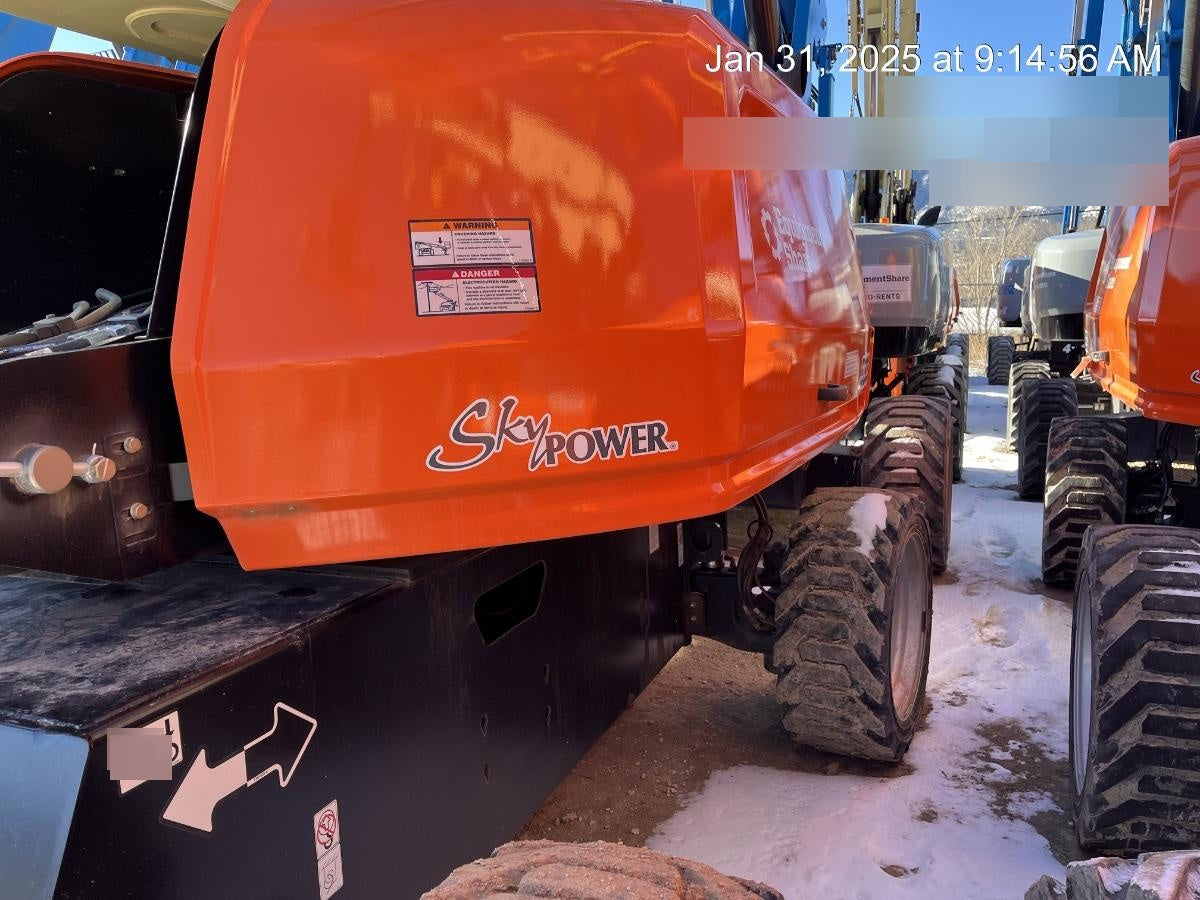 2023 JLG 660SJ