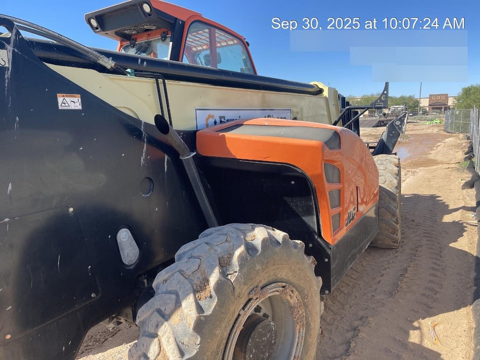 2021 JLG 1075