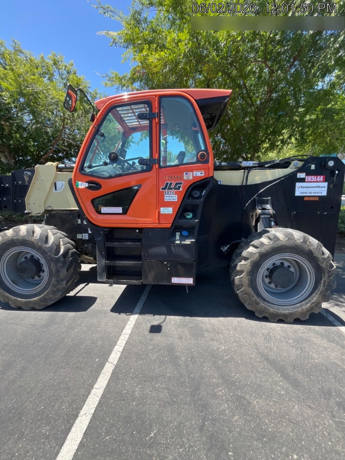 2021 JLG 1075