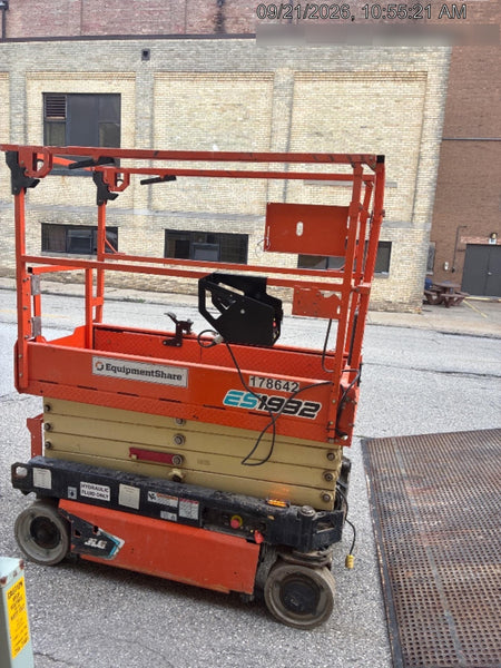 2022 JLG ES2632