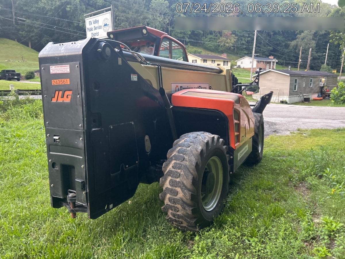 2022 JLG 1075
