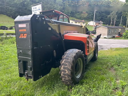 2022 JLG 1075