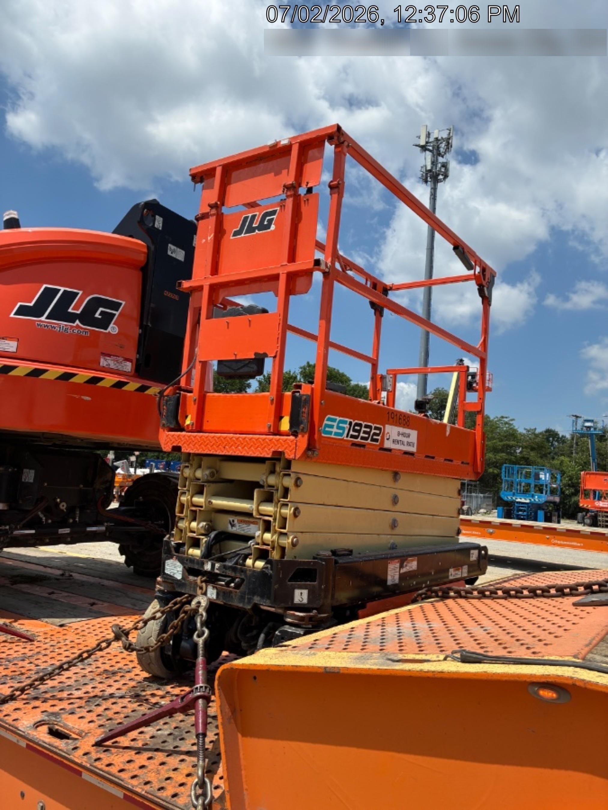 2021 JLG ES1932