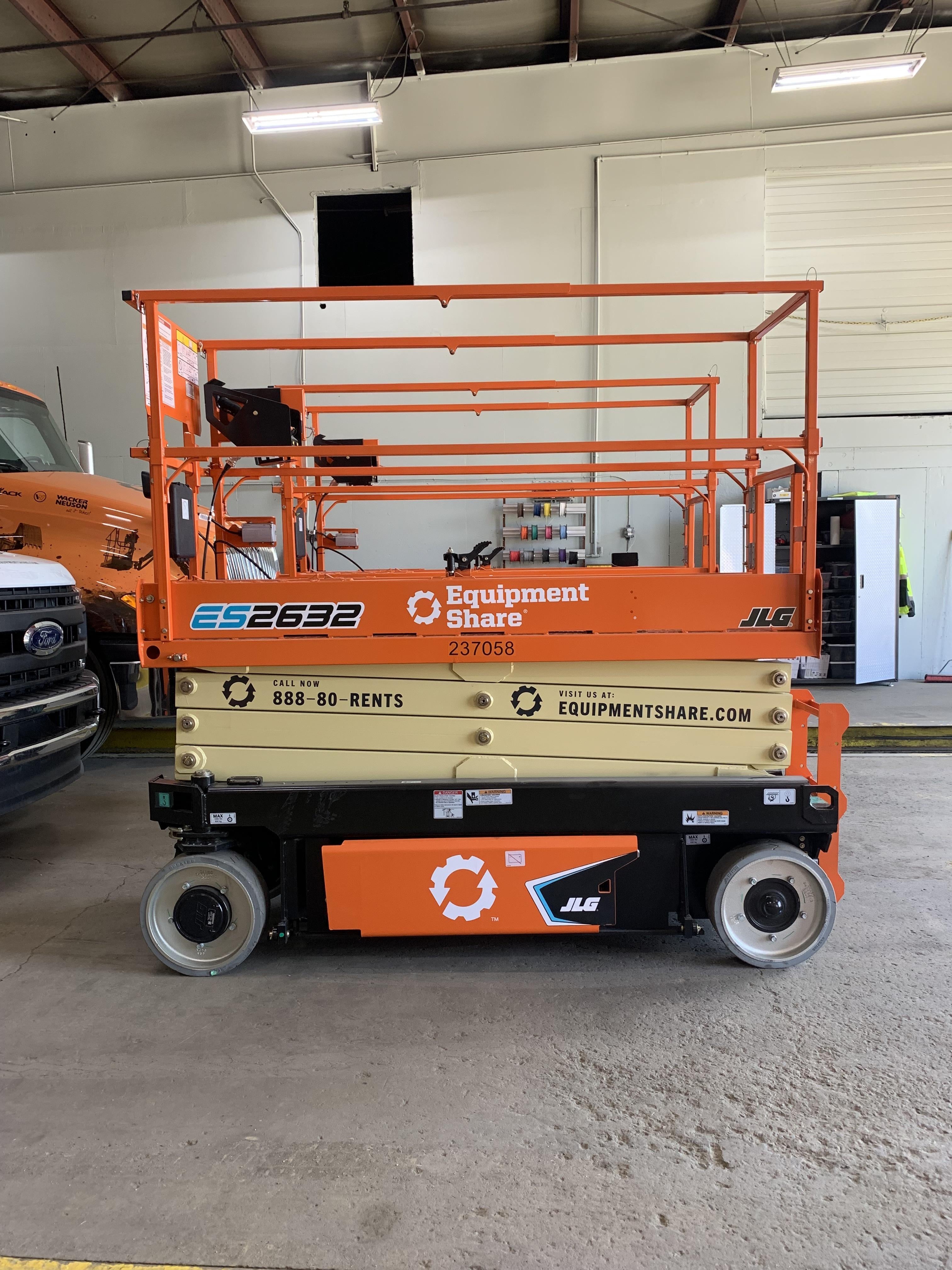 2022 JLG ES2632
