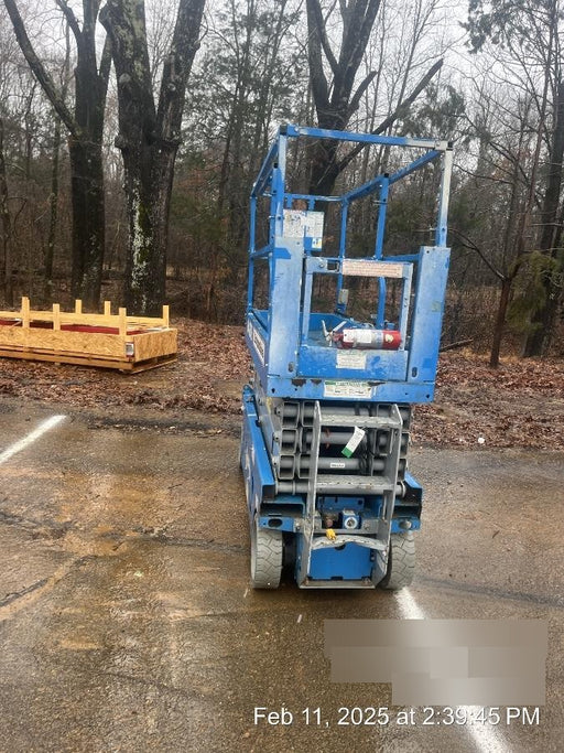 2019 Genie GS-2632 Folding rails with half height swing gate