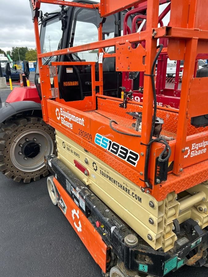 2022 JLG ES1932