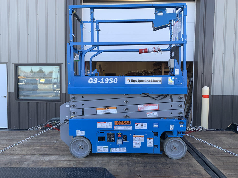 2020 Genie GS-1930 Solid Non Marking Tires, Beacon, Folding rails with half height swing gate, 800W Inverter