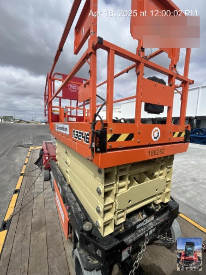 2021 JLG R3246