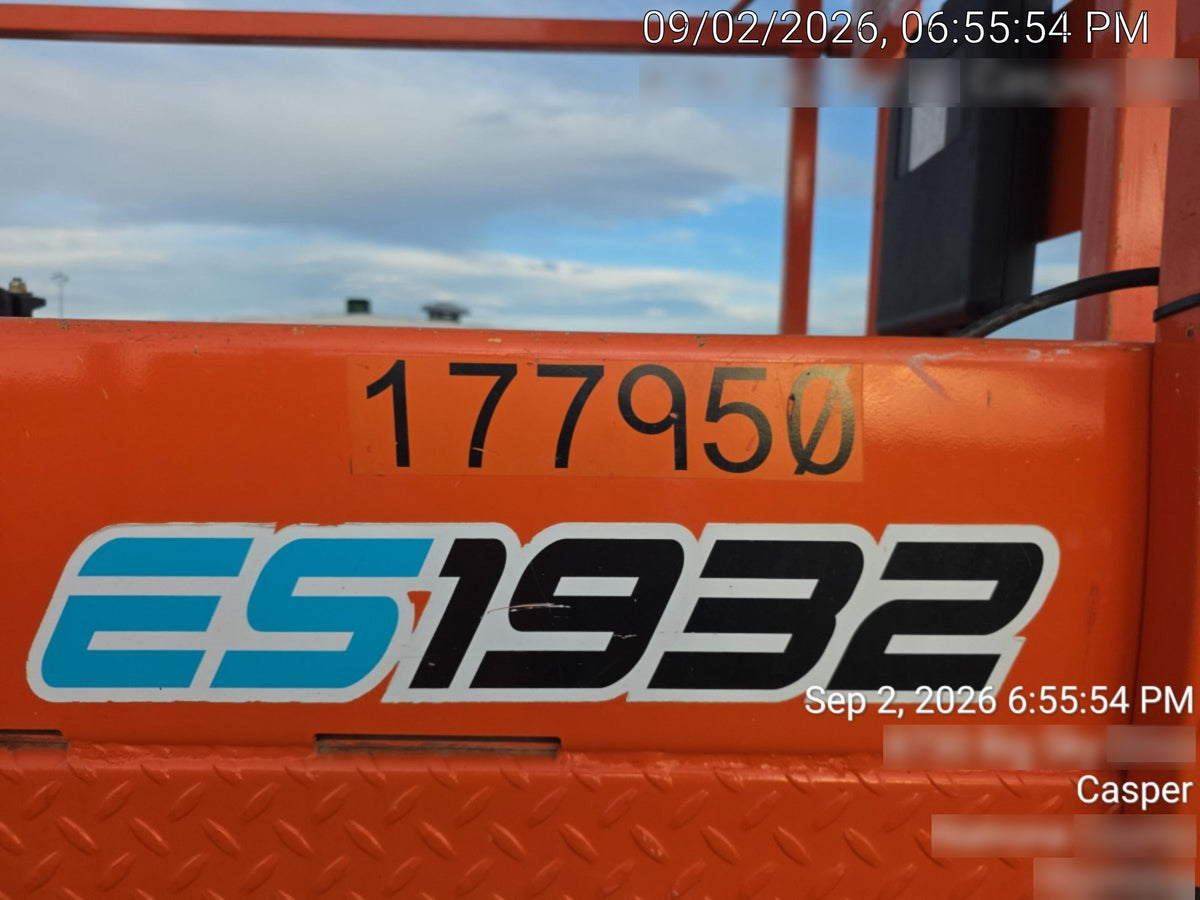 2021 JLG ES1932