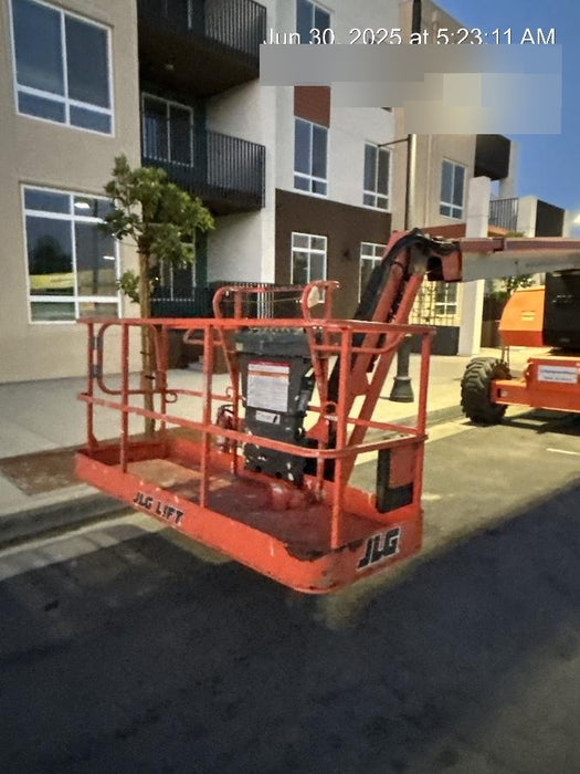2020 JLG 800AJ