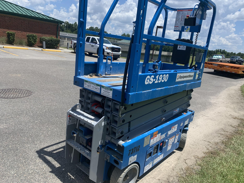 2020 Genie GS-1930 Fixed rails with chain entry gate - Pre A92.20