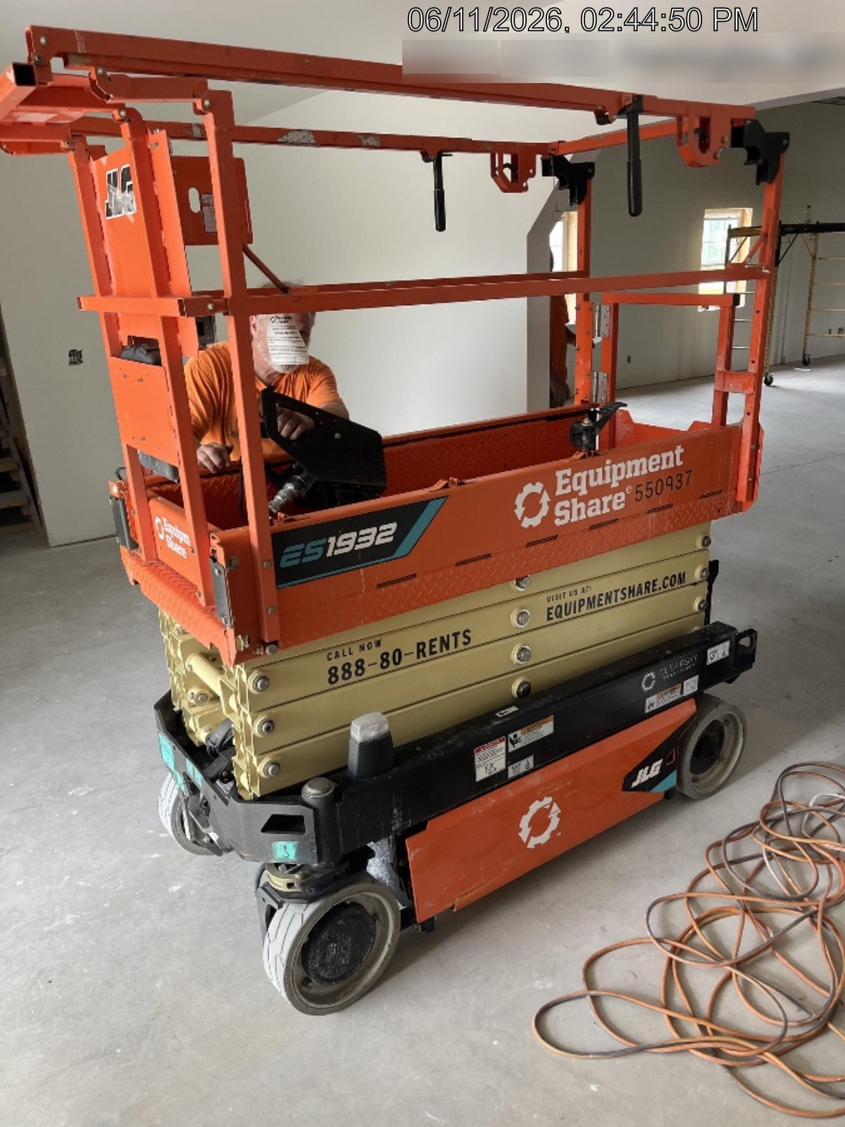 2025 JLG ES1932