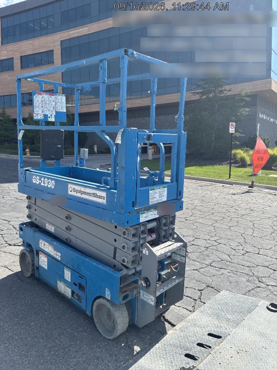 2020 Genie GS-1930 Solid Non Marking Tires, Beacon, Folding rails with half height swing gate, 800W Inverter