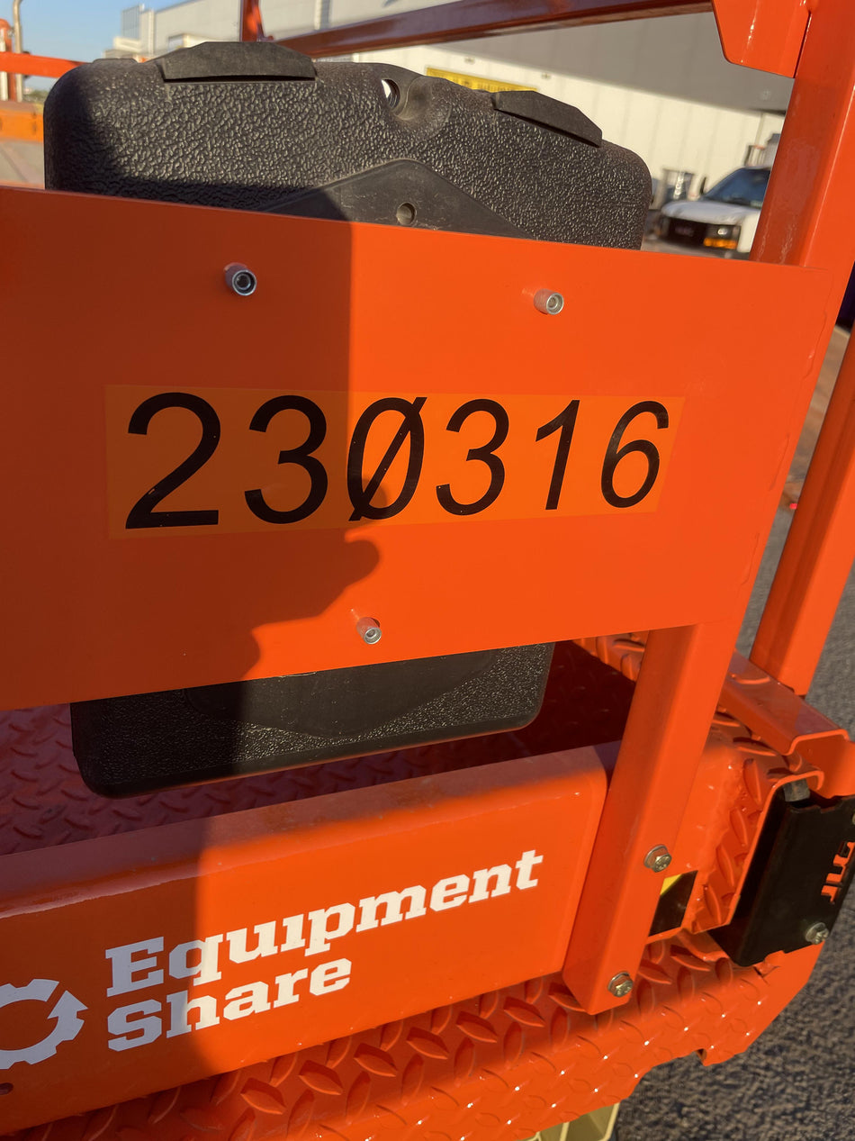 2022 JLG ES1932
