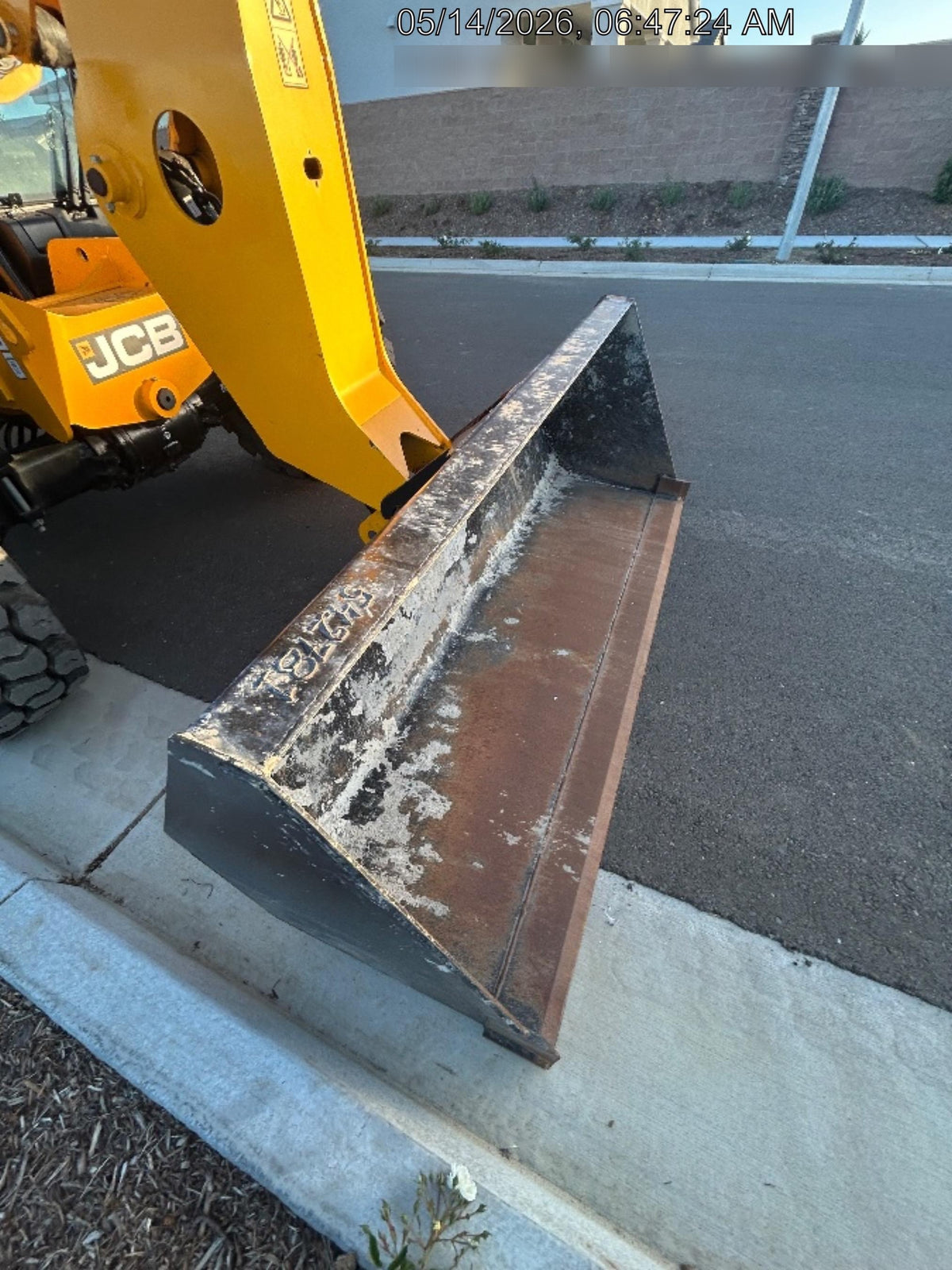 2025 JLG 1001100823
