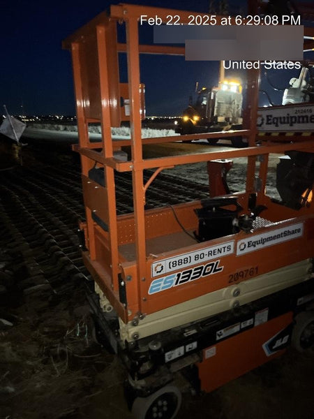 2022 JLG ES1330L