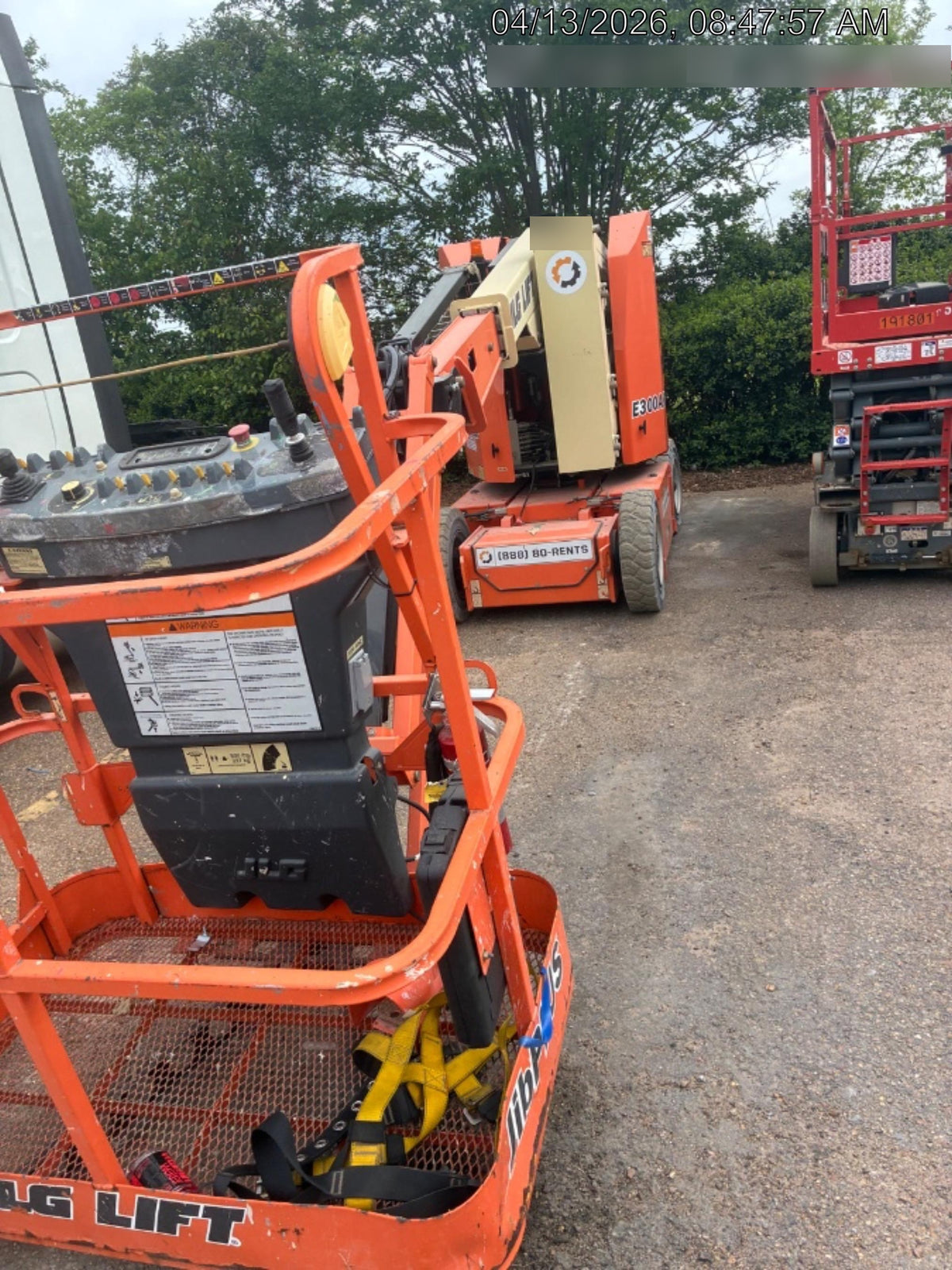 2019 JLG E300AJP