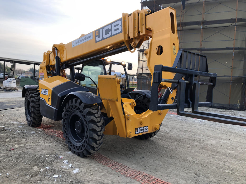 2020 JCB 512-56 Canopy, 74 HP, Solid Tires, STD Worklight, Beacon, Aux Hydraulics, Lifting Eye, Backup Alarm w/72" Carriage, 60" Forks