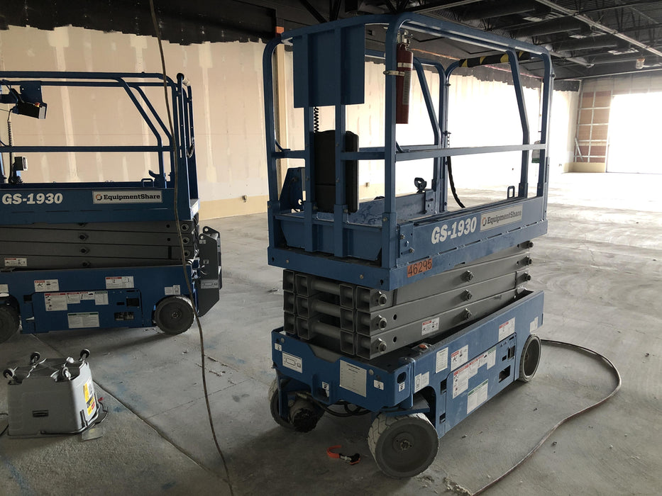 2019 Genie GS-1930 Fixed rails with chain Entry